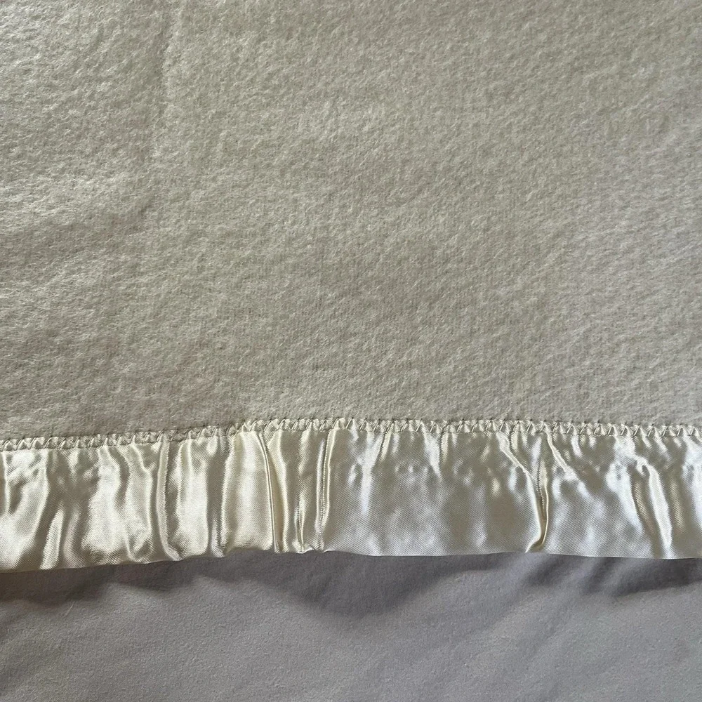 Vintage Blanket Baby Pepperelle White Wool Rayon Cotton  Satin Binding 1950s